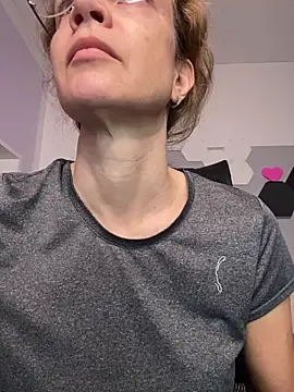 AnnikaRose online show from 12/18/25, 06:40