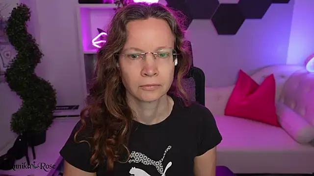 AnnikaRose online show from 02/11/26, 06:46