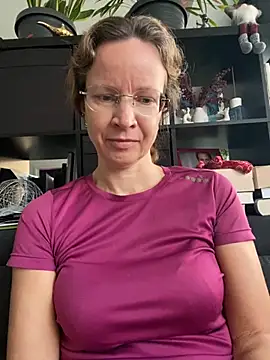 AnnikaRose online show from 10/02/25, 05:44