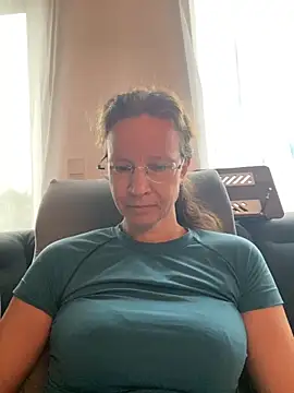 AnnikaRose online show from 11/03/25, 06:51