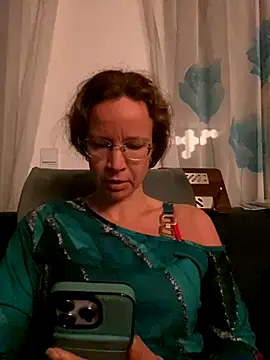 AnnikaRose online show from 11/12/25, 06:50