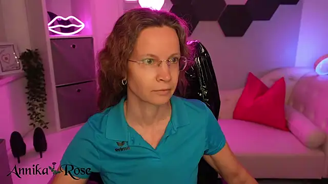 AnnikaRose online show from 02/21/26, 04:09