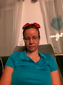 AnnikaRose online show from 11/27/25, 06:47