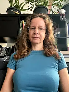 AnnikaRose online show from 11/13/25, 07:01