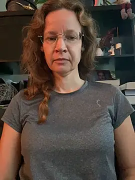 AnnikaRose online show from 11/10/25, 06:51