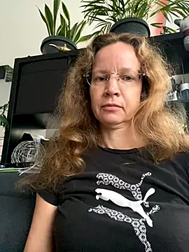 AnnikaRose online show from 11/04/25, 06:50