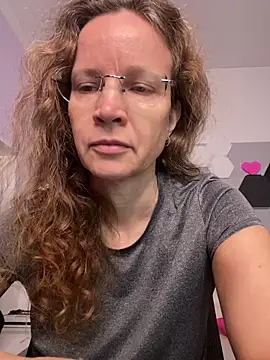 AnnikaRose online show from 12/19/25, 06:49