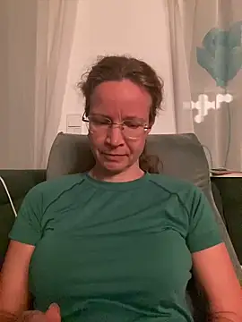 AnnikaRose online show from 12/17/25, 06:51