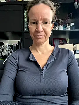 AnnikaRose online show from 10/24/25, 07:07