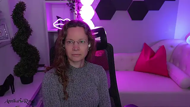AnnikaRose online show from 02/05/26, 08:32