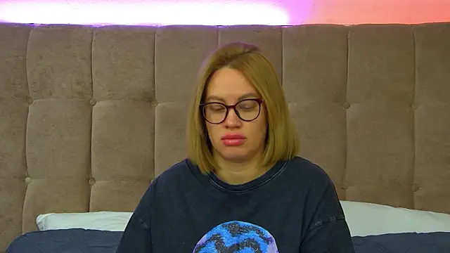 MariaNeumann online show from 09/19/25, 06:17