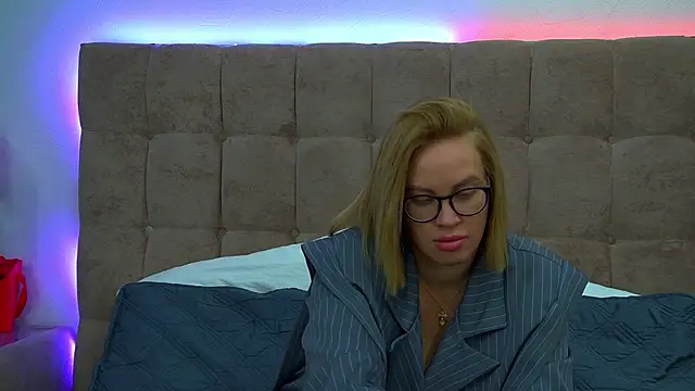 MariaNeumann online show from 09/24/25, 06:31