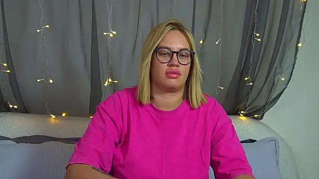 MariaNeumann online show from 11/23/25, 06:29