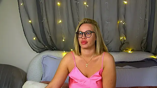 MariaNeumann online show from 10/29/25, 06:23