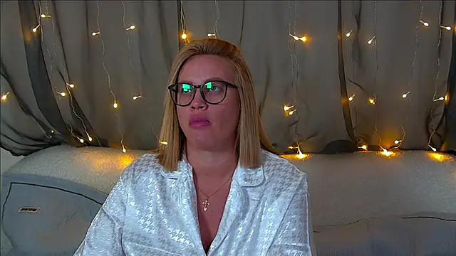 MariaNeumann online show from 10/26/25, 06:30