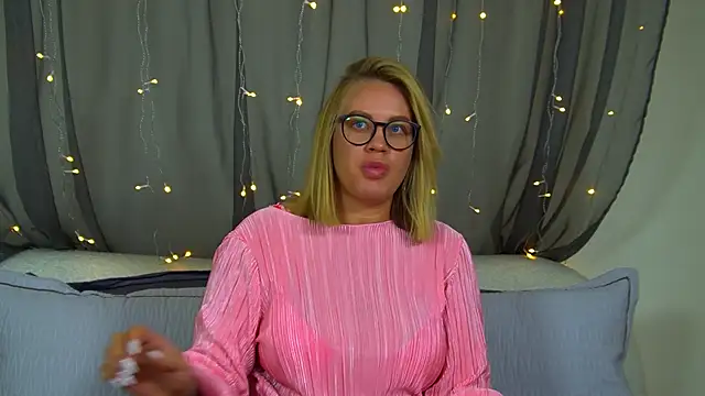 MariaNeumann online show from 11/30/25, 06:41