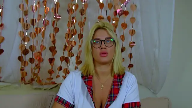 MariaNeumann online show from 02/16/26, 06:17