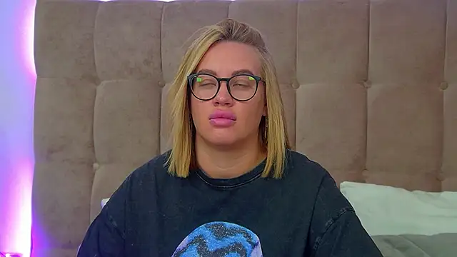 MariaNeumann online show from 11/19/25, 06:24