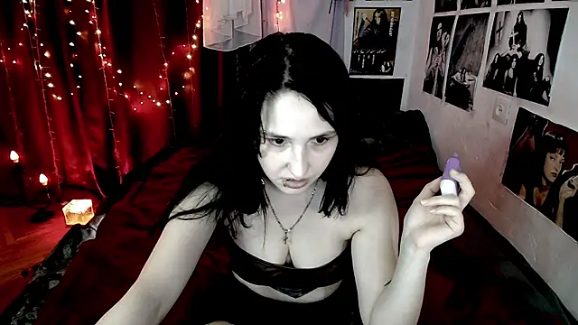 Snapshot of Tricky_Vicky666 chatting on 10/16/25, 10:29 Tricky Vicky666 online show from 10/16/25, 10:29