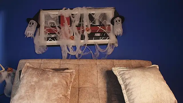 liccy hall online show from 10/30/25, 11:41