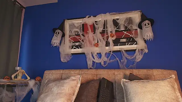 liccy hall online show from 10/27/25, 11:44