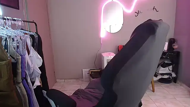 HotRuiva online show from 01/22/25, 02:03