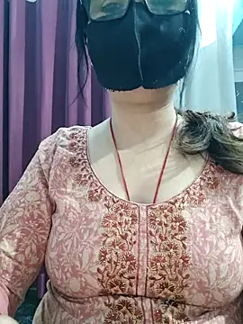 Aishwaryaa 69 online show from 04/04/26, 03:18