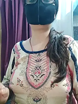 Snapshot of Aishwaryaa_69 chatting on 06/14/26, 01:57 Aishwaryaa 69 online show from 06/14/26, 01:57
