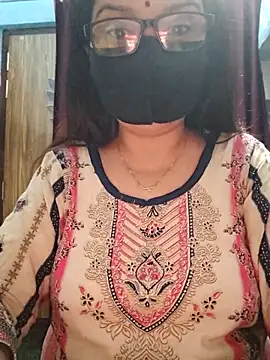 Aishwaryaa 69 online show from 10/28/25, 02:23