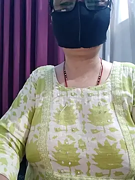 Aishwaryaa 69 online show from 04/15/26, 02:39