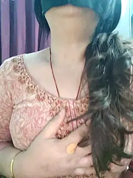 Snapshot of Aishwaryaa_69 chatting on 06/06/26, 01:44 Aishwaryaa 69 online show from 06/06/26, 01:44