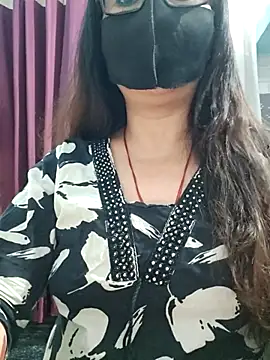 Snapshot of Aishwaryaa_69 chatting on 06/17/26, 06:35 Aishwaryaa 69 online show from 06/17/26, 06:35