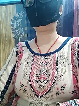 Aishwaryaa 69 online show from 03/18/26, 11:02