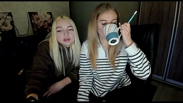  NigoNika online show from 10/24/25, 08:30