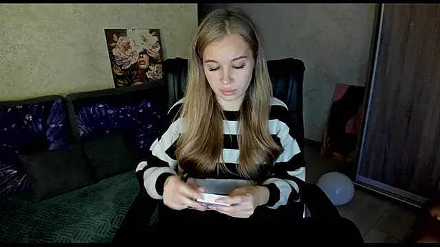  NigoNika online show from 11/16/25, 12:54