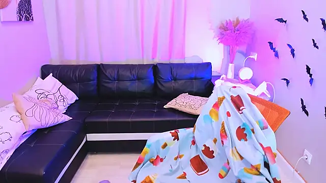 Cassie xKiss online show from 10/25/25, 08:31