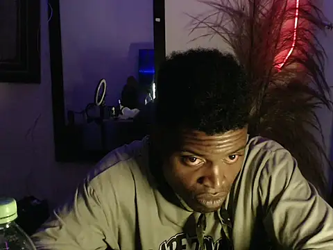 Snapshot of elnigga21 chatting on 04/12/26, 03:43 elnigga21 online show from 04/12/26, 03:43