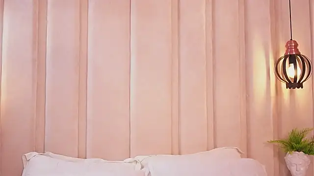 bonniekim  online show from 10/17/25, 10:22