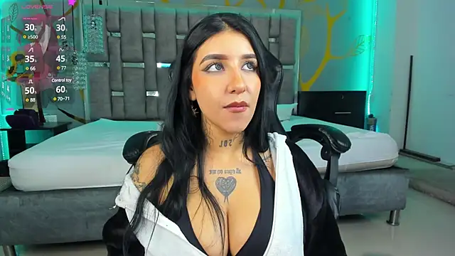 Snapshot of Leiaa_ chatting on 12/15/24, 06:29 Leiaa online show from 12/15/24, 06:29