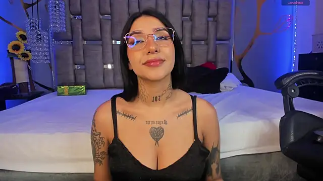 Snapshot of Leiaa_ chatting on 01/05/25, 03:00 Leiaa online show from 01/05/25, 03:00
