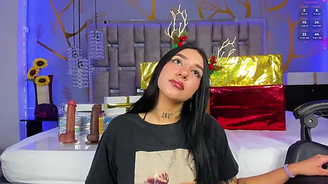 Snapshot of Leiaa_ chatting on 12/18/24, 12:10 Leiaa online show from 12/18/24, 12:10