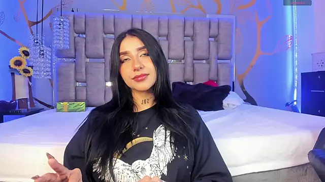 Snapshot of Leiaa_ chatting on 01/04/25, 11:59 Leiaa online show from 01/04/25, 11:59