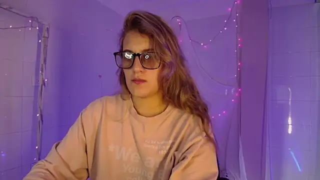 Giia paiige18 online show from 12/04/25, 01:43