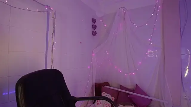 Giia paiige18 online show from 02/13/26, 01:44