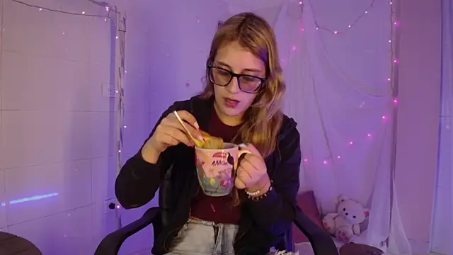 Giia paiige18 online show from 11/06/25, 01:37