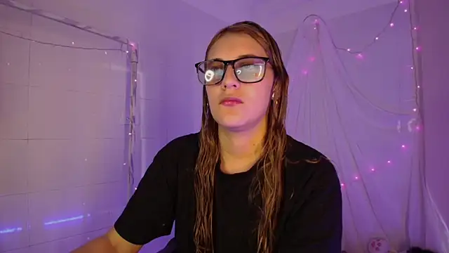 Giia paiige18 online show from 11/20/25, 01:34