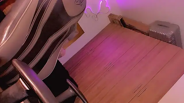 Vianca Chanel online show from 12/31/24, 05:44