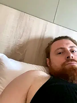 Snapshot of Hairy_Guy30 chatting on 10/31/25, 06:10 Hairy Guy30 online show from 10/31/25, 06:10