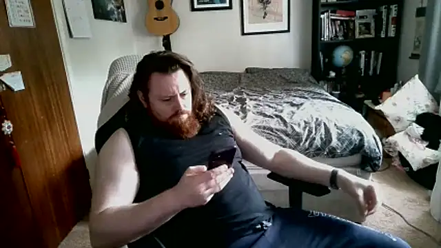 Snapshot of Hairy_Guy30 chatting on 05/17/26, 06:30 Hairy Guy30 online show from 05/17/26, 06:30