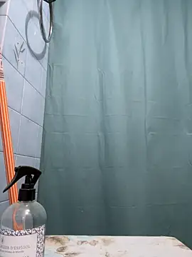 Snapshot of Rogerpere chatting on 10/14/25, 05:57 Rogerpere online show from 10/14/25, 05:57